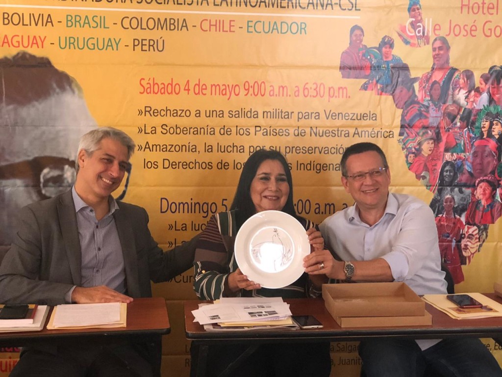 Molon (secretário-geral eleito), Aída (membro do PS e ex-embaixadora do Peru) e Beto Albuquerque.